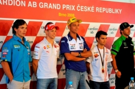 Valentino Rossi (uprostřed), před závody v Brně.